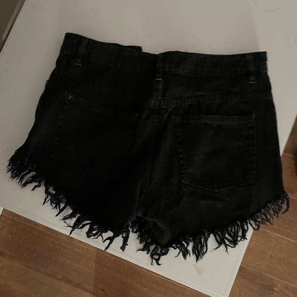 Black denim shorts - Picture 3 of 3